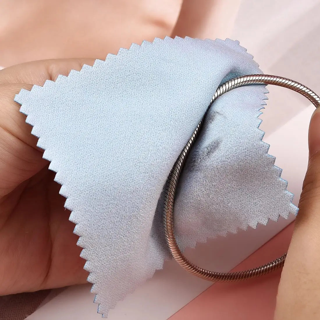 50pcs Silver Gold Jewelry Cleaning Cloth Soft Wipe Color Polishing Cloth Necklaces Rings Polishing Cloth Individually Packaged